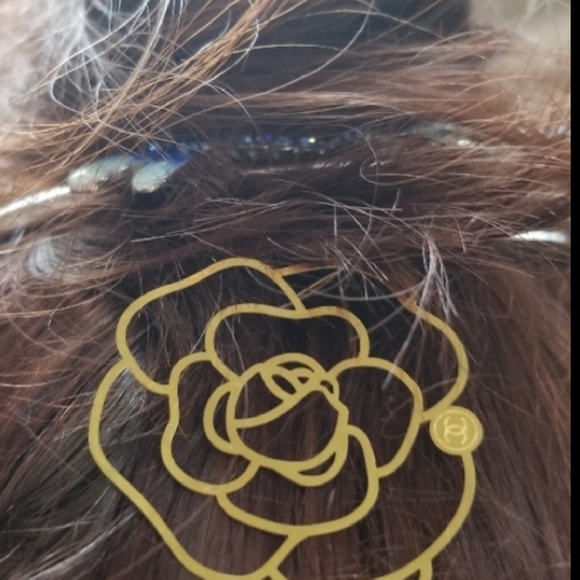 💍+FREE GIFT🎁NWT Beautiful Chanel Accessory👑 - Picture 5 of 6